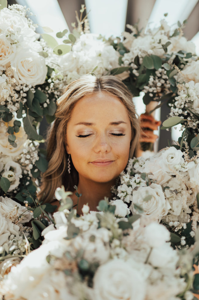 bride photo florals