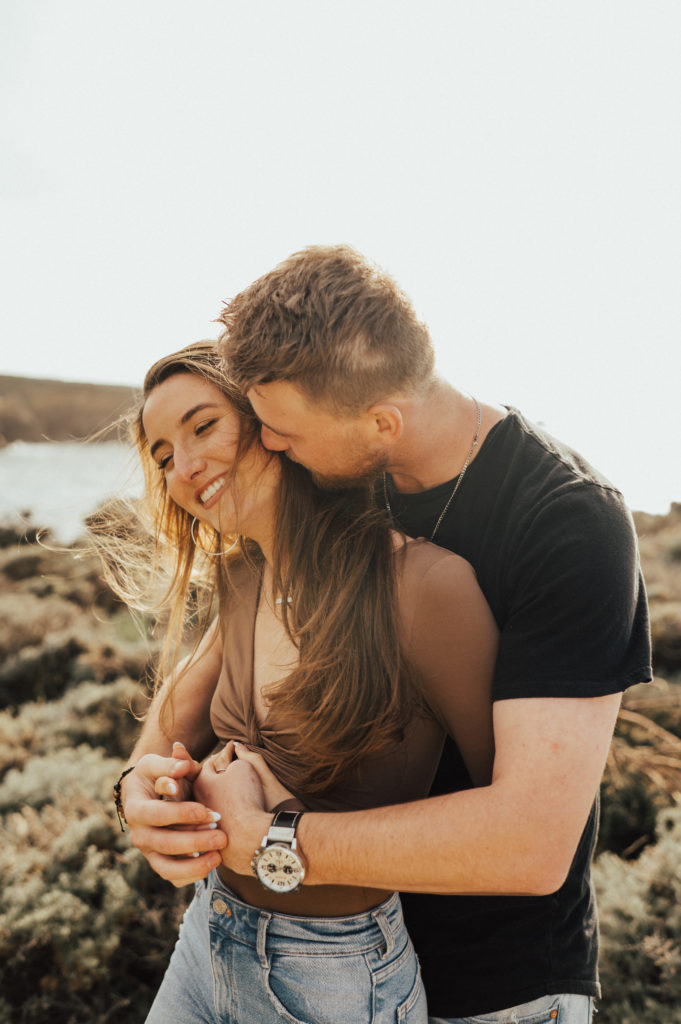 What to Wear for your Engagement Session. Outfit ideas for engagement photos
