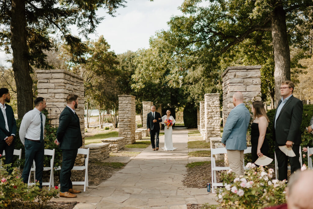 Colorful epic des moines iowa wedding at the Des Moines art center
